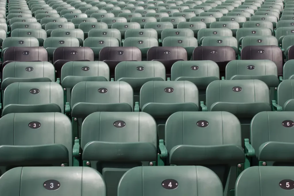 Interdiction de stade : supporters dans une tribune de football