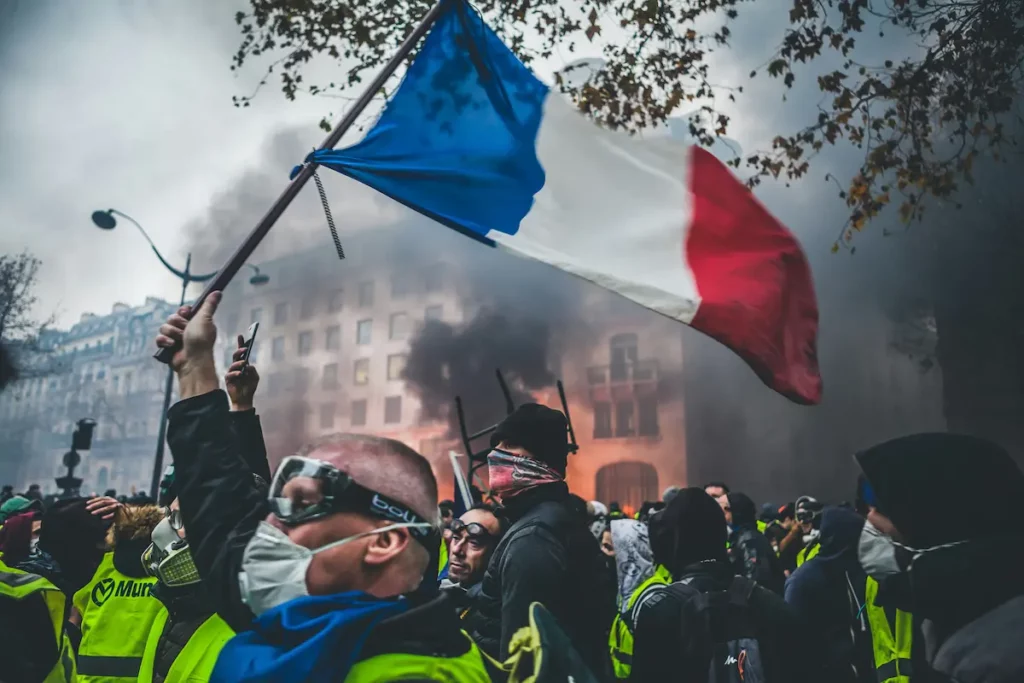 Infractions manifestation 17 octobre : vitrine pillée après les violences