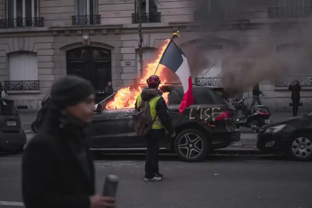 Projet de loi casseur-payeur : lycée bloqué et dégradation