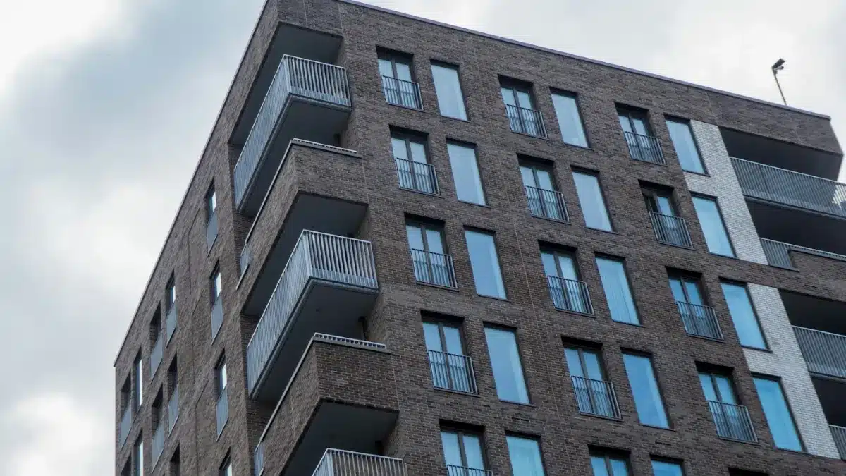 Immeuble en copropriété avec balcons – gestion en syndic coopératif